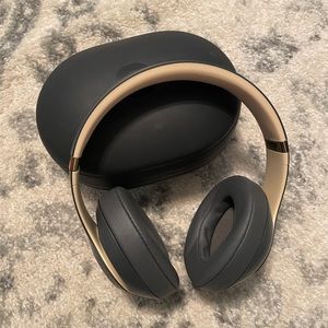 Beats studio 3 wireless headphones